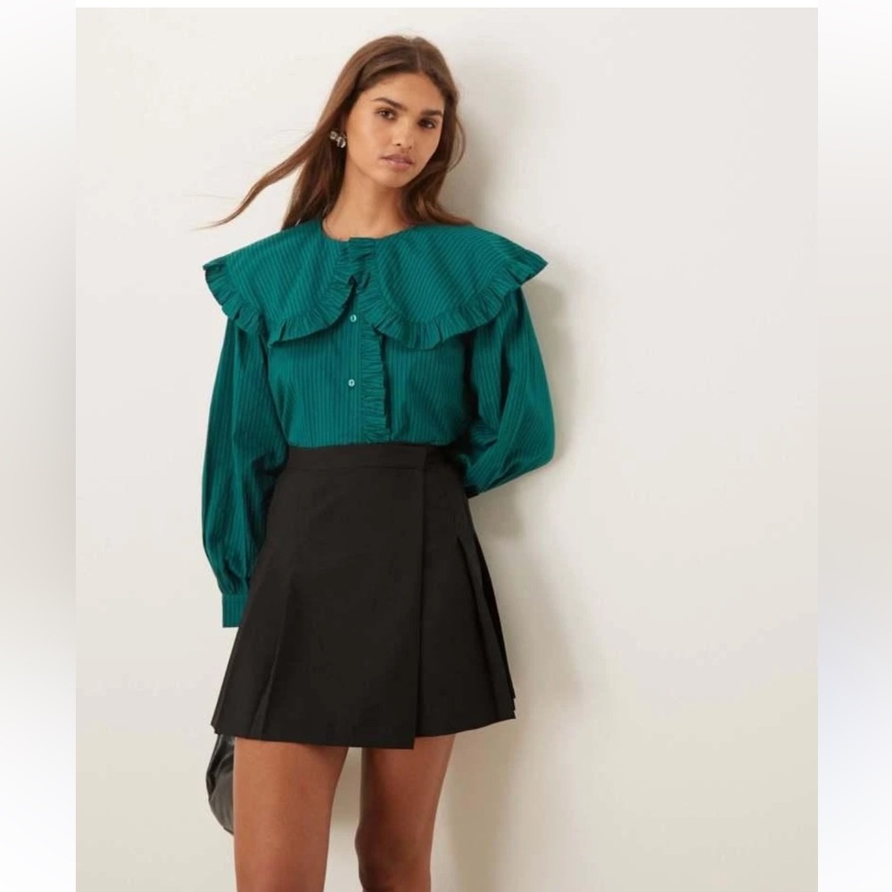 ASOS DESIGN shirt with oversized frill collar Size small